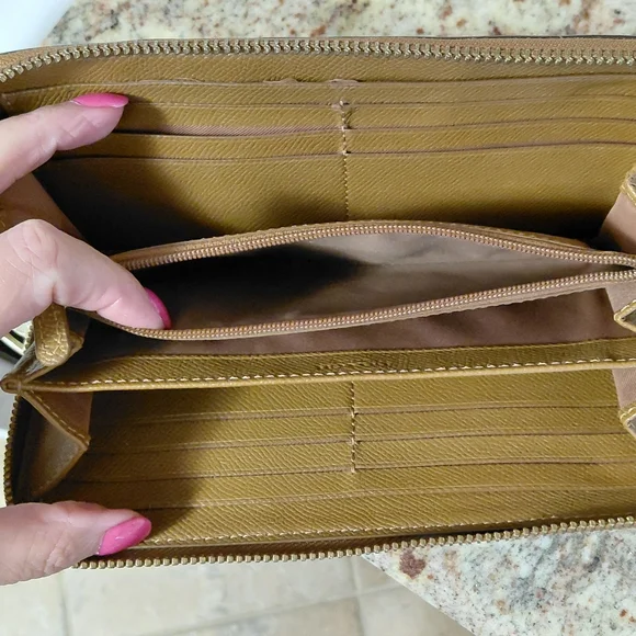 Coach Brown Leather Zip Around Wallet - Picture 3 of 9